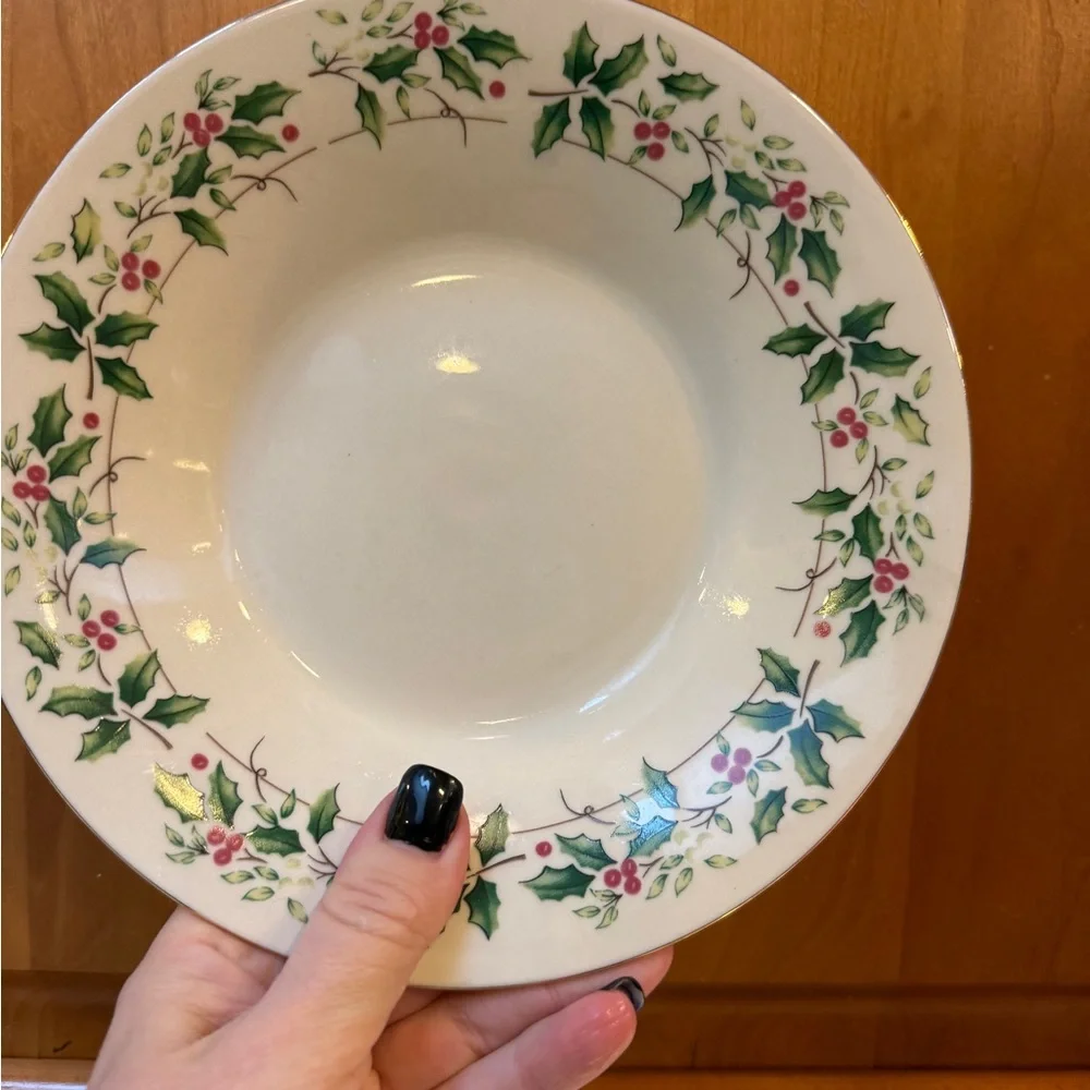 1997 Holiday Traditions Christmas Holiday Holly Berry Bowls Gold Trim Set of 3